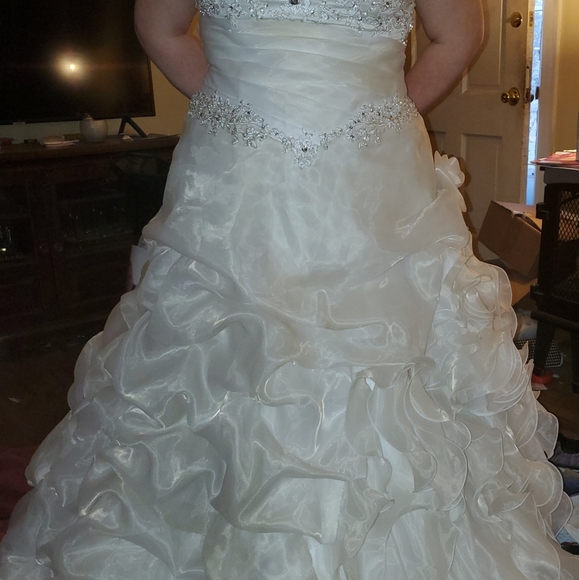 Wedding/Formal Gown New pics added - Picture 1 of 12